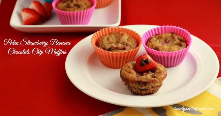 Paleo Strawberry Banana Chocolate Chip Muffins / beautyandthefoodie.com